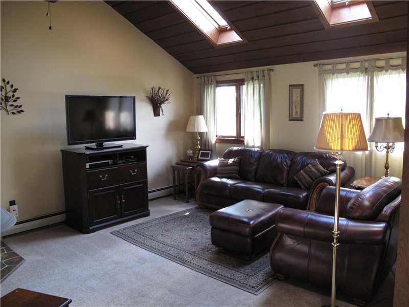 490 McElree Road Washington, PA 15301 - Photo 4 of 18 Living Room.