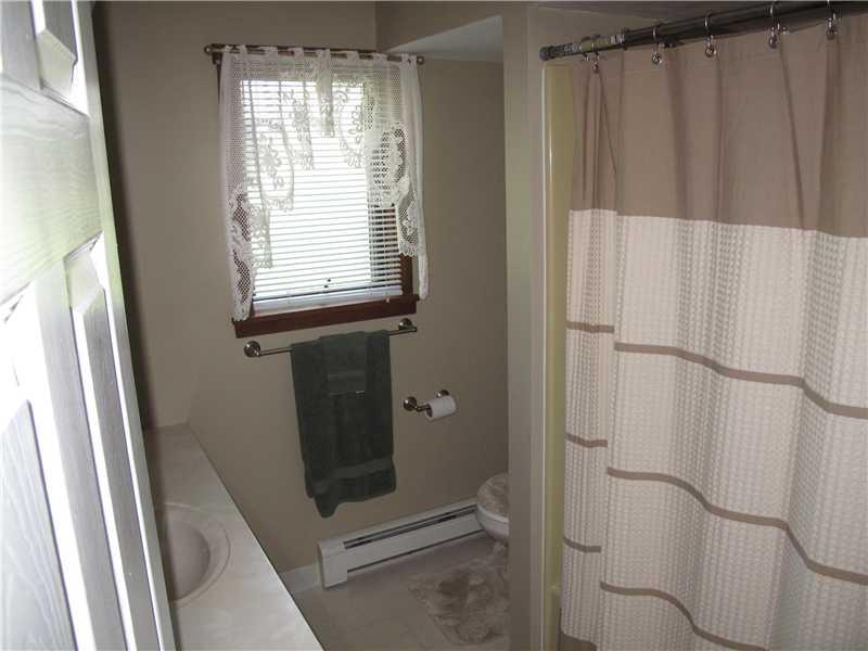 490 McElree Road Washington, PA 15301 - Photo 9 of 18 Full Bath.