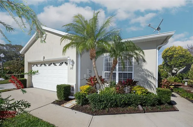 $369,900 | 202 Lourdan Court, DeBary, FL 32713