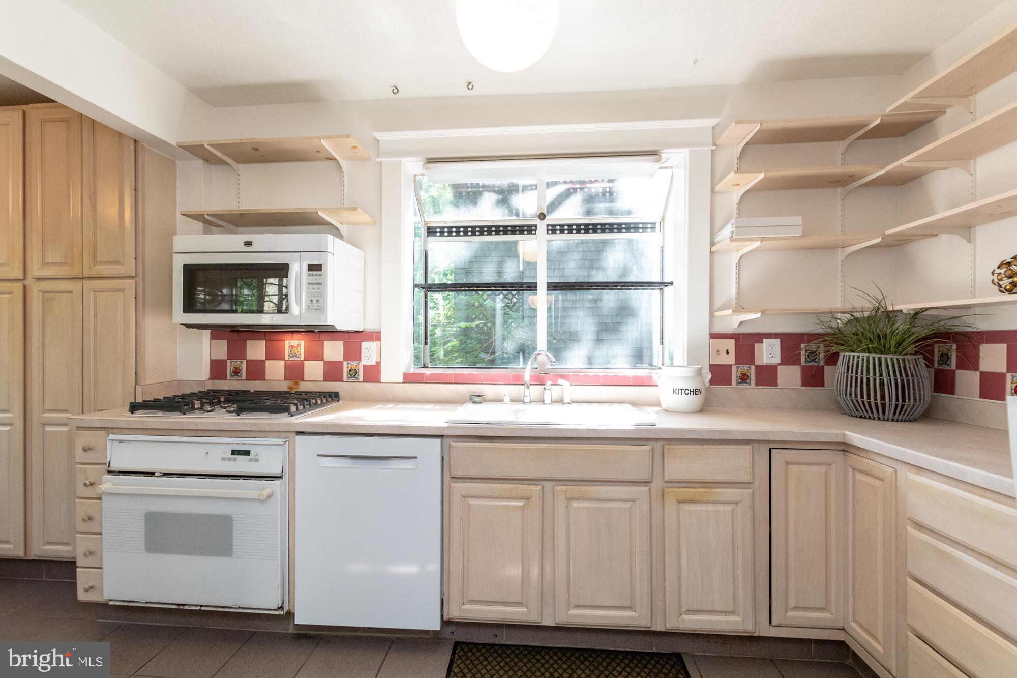 608 St Dunstans Road Baltimore, MD 21212 - Photo 16 of 40 Kitchen 5