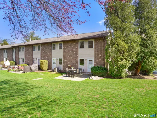 $519,000 | 368 Knapps Highway, Unit 368, Fairfield, CT 06825