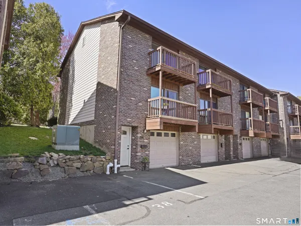 $519,000 | 368 Knapps Highway, Unit 368, Fairfield, CT 06825