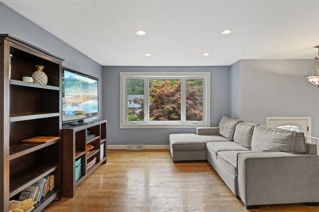 31 Kensington Road Norton, MA 02766 - Photo 4 of 26 Gallery Image 4