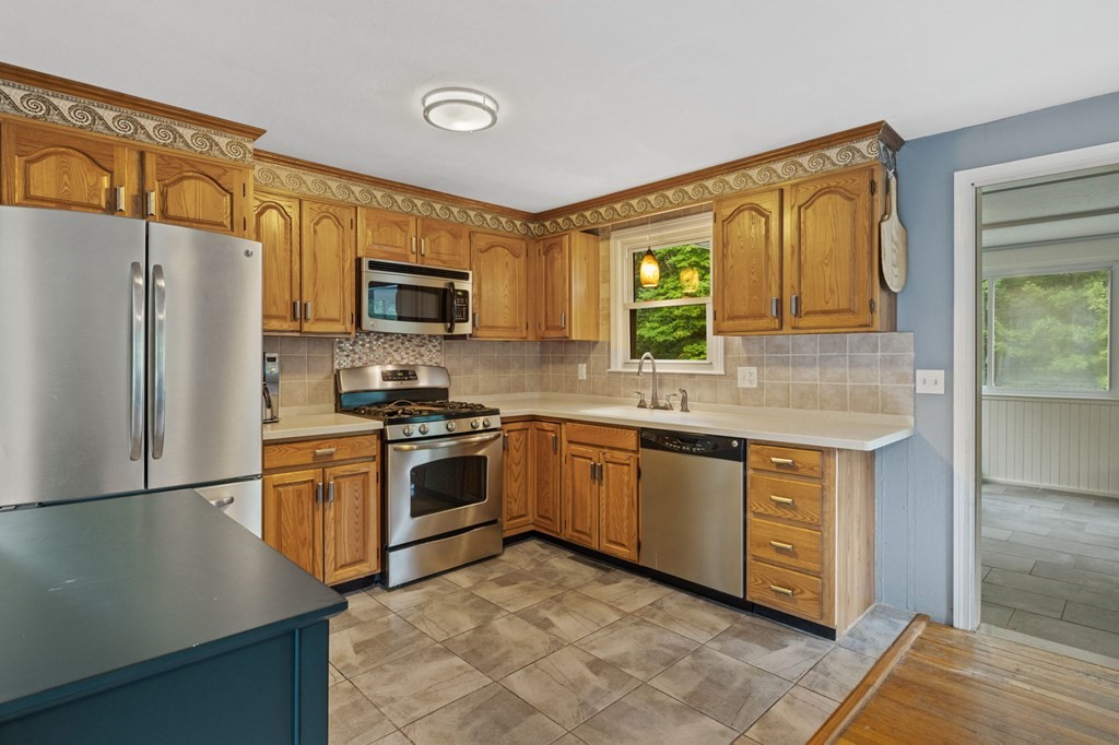 31 Kensington Road Norton, MA 02766 - Photo 5 of 26 Gallery Image 5