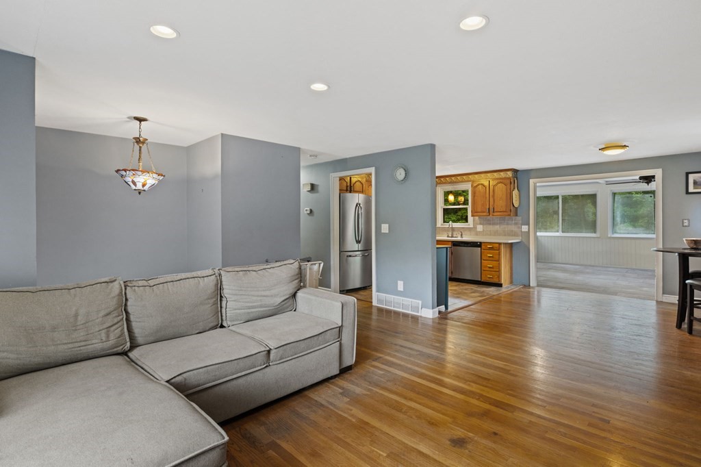 31 Kensington Road Norton, MA 02766 - Photo 6 of 26 Gallery Image 6
