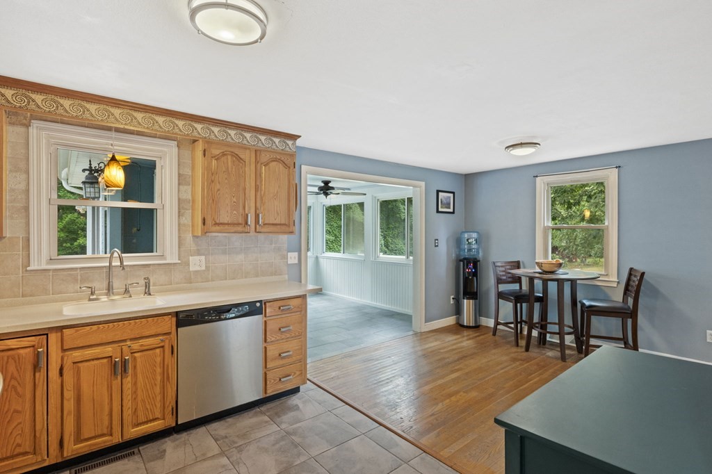 31 Kensington Road Norton, MA 02766 - Photo 9 of 26 Gallery Image 9