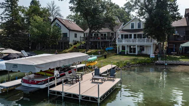 $1,590,000 | E1396 Grandview Road, Waupaca, WI 54981