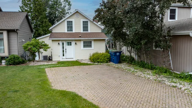 $1,590,000 | E1396 Grandview Road, Waupaca, WI 54981