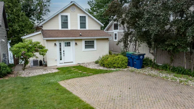 $1,590,000 | E1396 Grandview Road, Waupaca, WI 54981