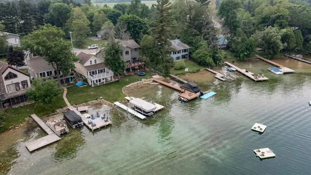 $1,590,000 | E1396 Grandview Road, Waupaca, WI 54981
