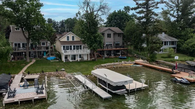 $1,590,000 | E1396 Grandview Road, Waupaca, WI 54981