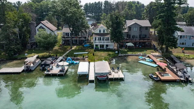 $1,590,000 | E1396 Grandview Road, Waupaca, WI 54981
