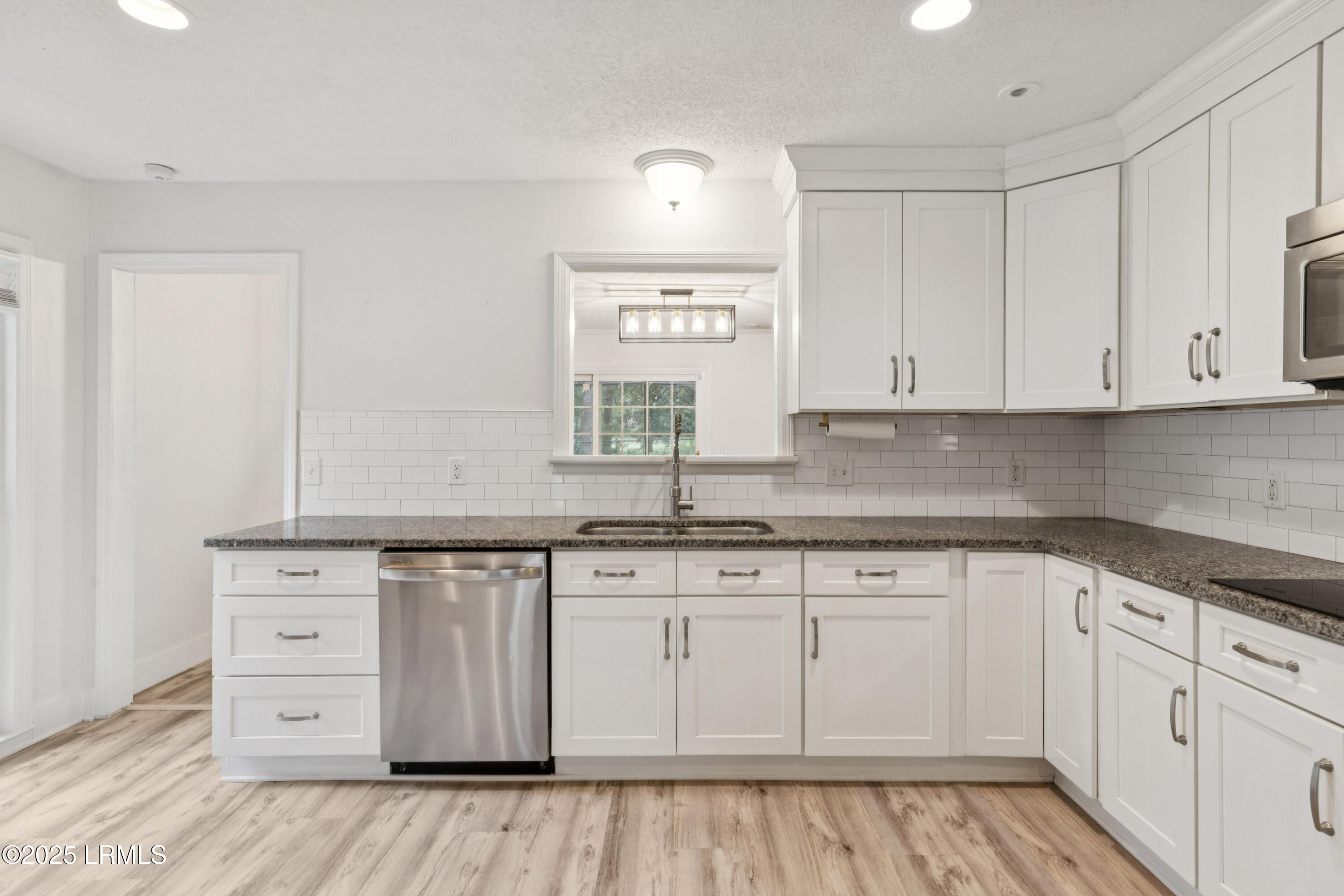 19 Pickens Street Beaufort, SC 29907 - Photo 7 of 43 19PickensStreet-IslandHouseMedia-0034