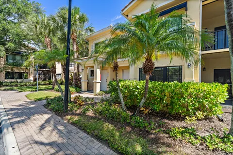 $320,000 | 2915 Tuscany Court, Unit 102, Palm Beach Gardens, FL 33410