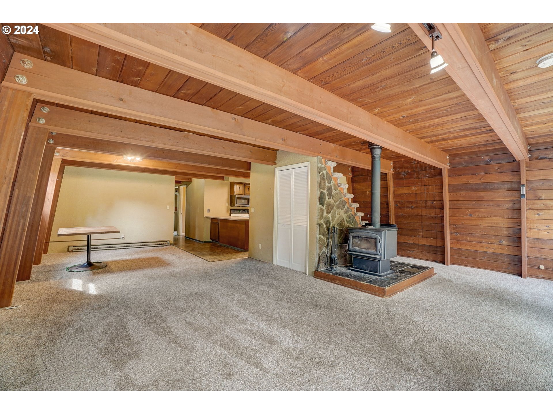 2162 East Loop Road Stevenson, WA 98648 - Photo 12 of 48 a view of a big room with gym equipment