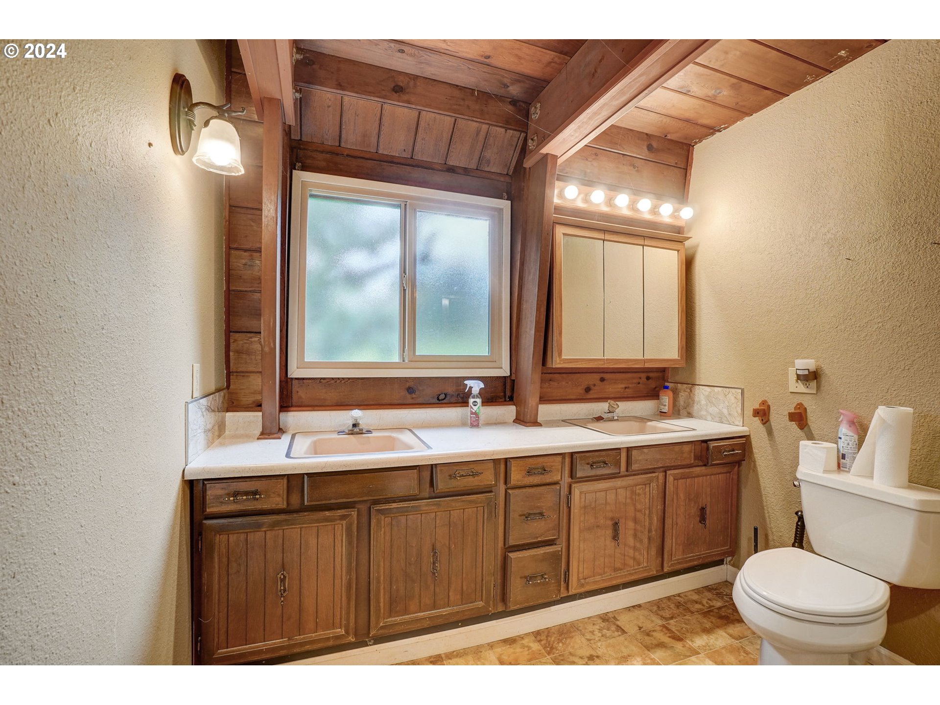 2162 East Loop Road Stevenson, WA 98648 - Photo 19 of 48 a bathroom with a double vanity sink and a mirror