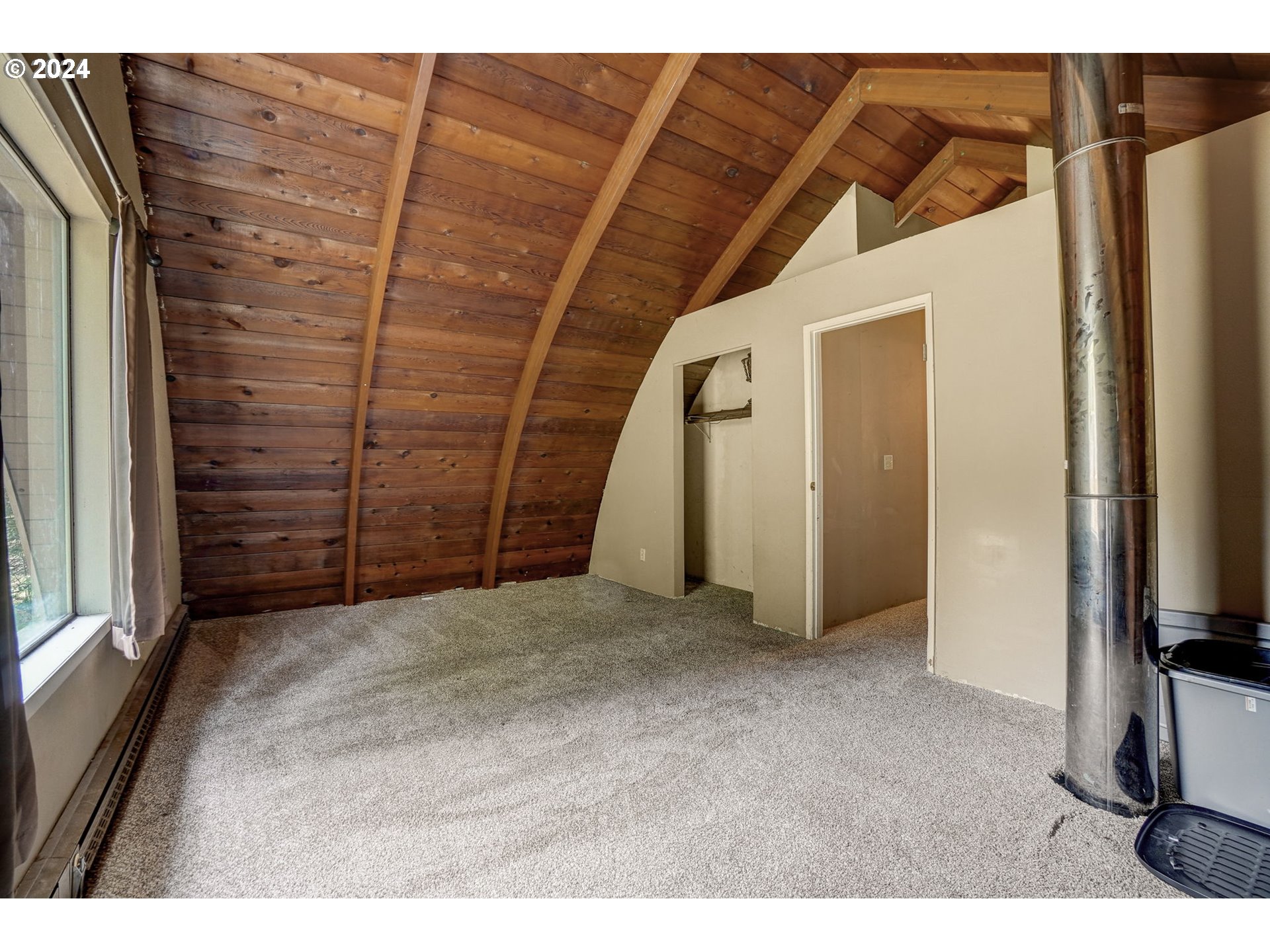 2162 East Loop Road Stevenson, WA 98648 - Photo 24 of 48 a view of empty room with a ceiling fan