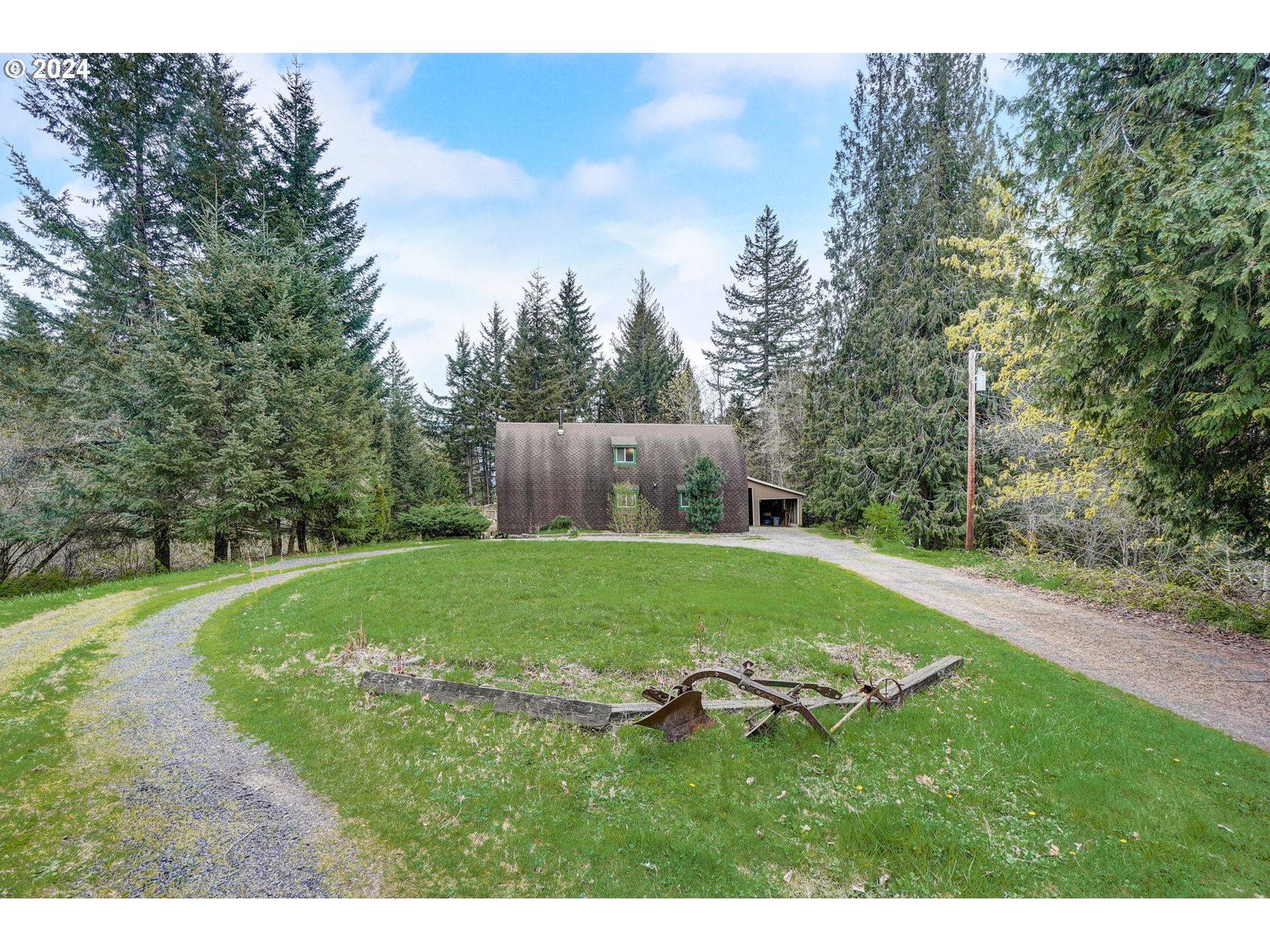 2162 East Loop Road Stevenson, WA 98648 - Photo 3 of 48 a view of a backyard with large trees