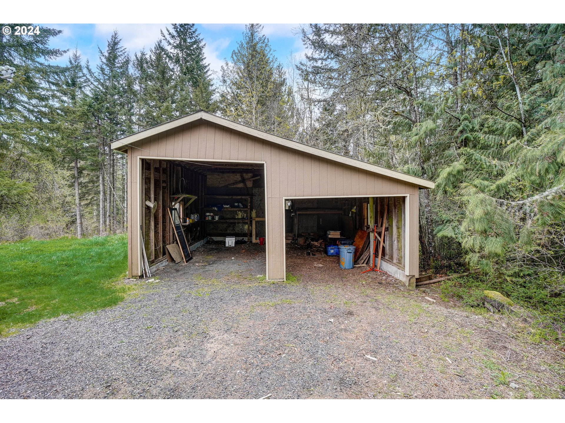 2162 East Loop Road Stevenson, WA 98648 - Photo 37 of 48 a view of a house with backyard