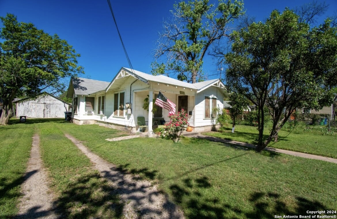 2211 North Calaveras  