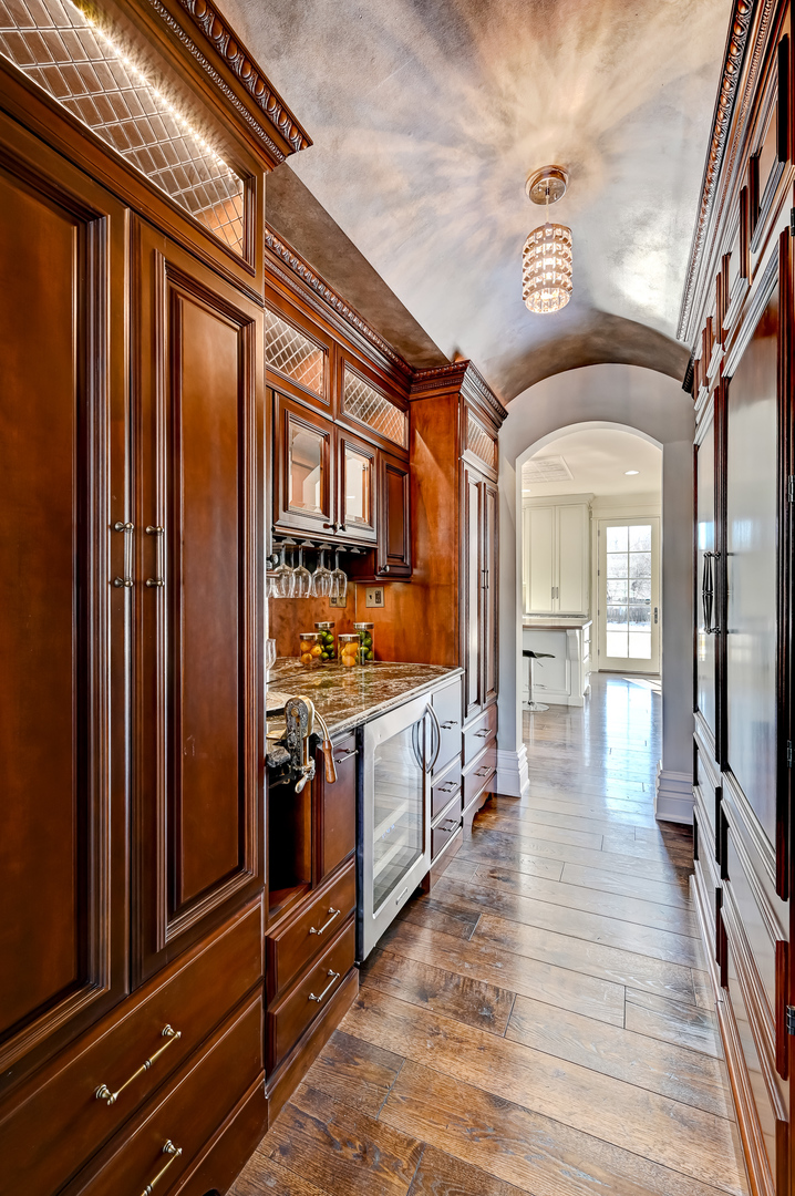 359 Ruby Street Clarendon Hills, IL 60514 - Photo 20 of 45 a view of a living room