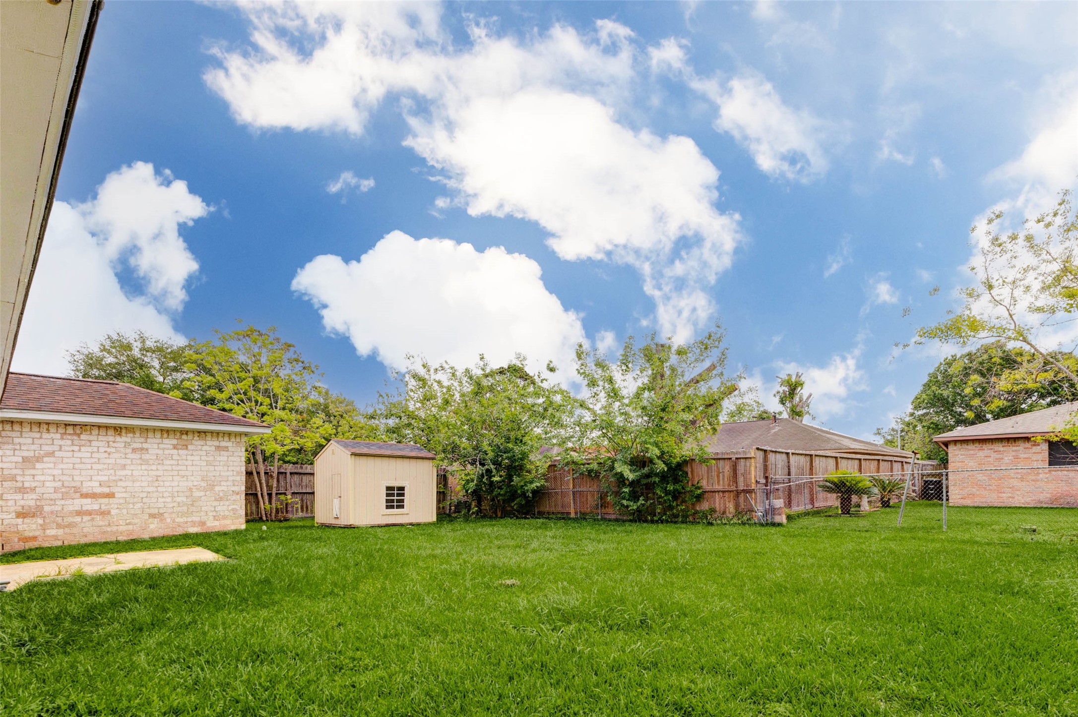 5319 Ridgestone Street Houston, TX 77053 - Photo 24 of 26 a front view of a house with garden