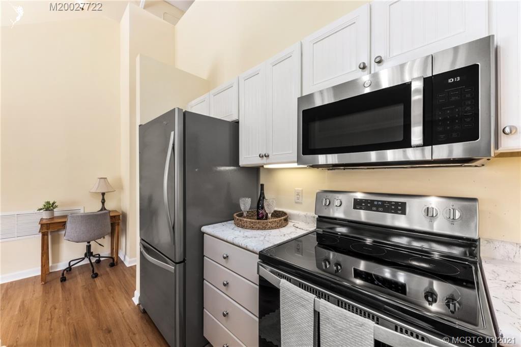 439 Northeast Baker Road Stuart, FL 34994 - Photo 12 of 33 Gallery Image 12