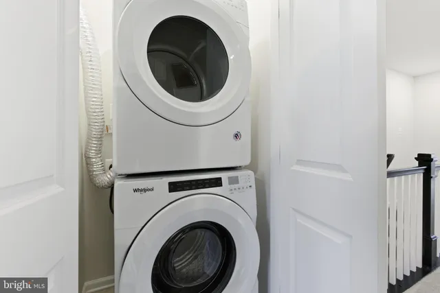 a close up view of a washer and dryer