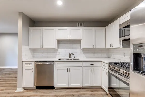 $2,300 | 15909 Archwood Lane, Unit 1026, Dallas, TX 75248