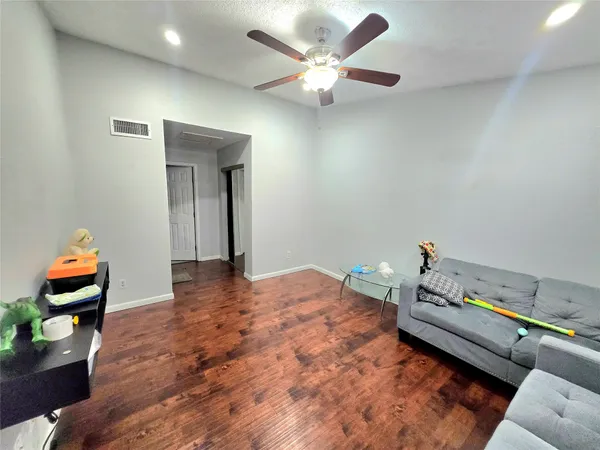 $130,000 | 10555 Turtlewood Court, Unit 2105, Houston, TX 77072