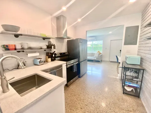 $2,700,000 | 304 Southeast 3rd Street, Delray Beach, FL 33483