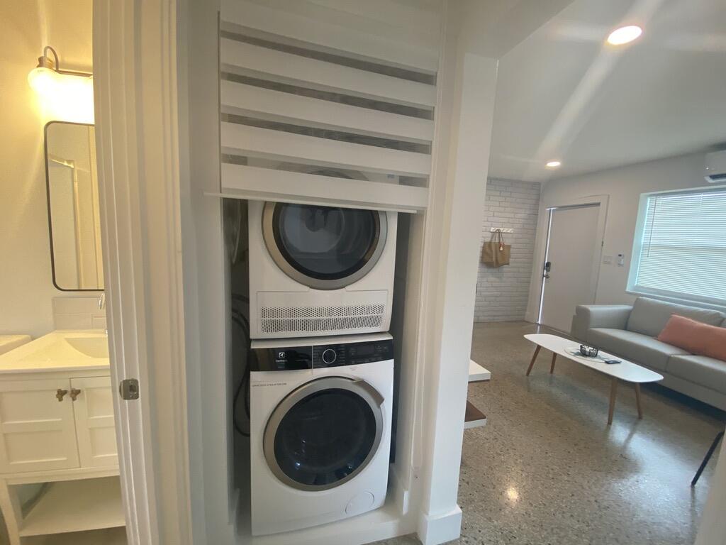 304 Southeast 3rd Street Delray Beach, FL 33483 - Photo 23 of 35 B94BED63-CB3F-4C95-B824-64F1B0DB1CF2_1_1