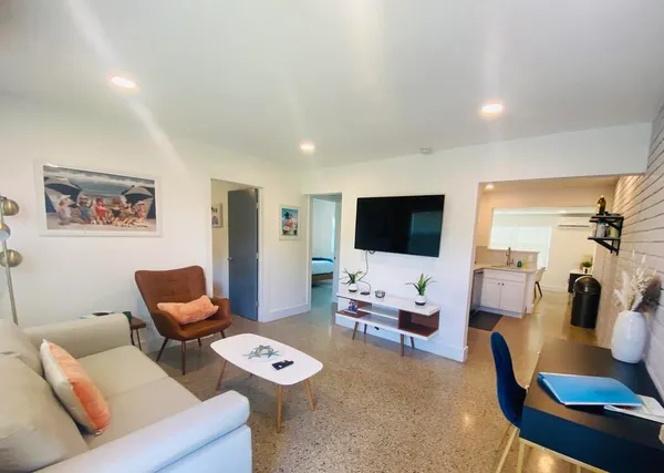 $2,700,000 | 304 Southeast 3rd Street, Delray Beach, FL 33483