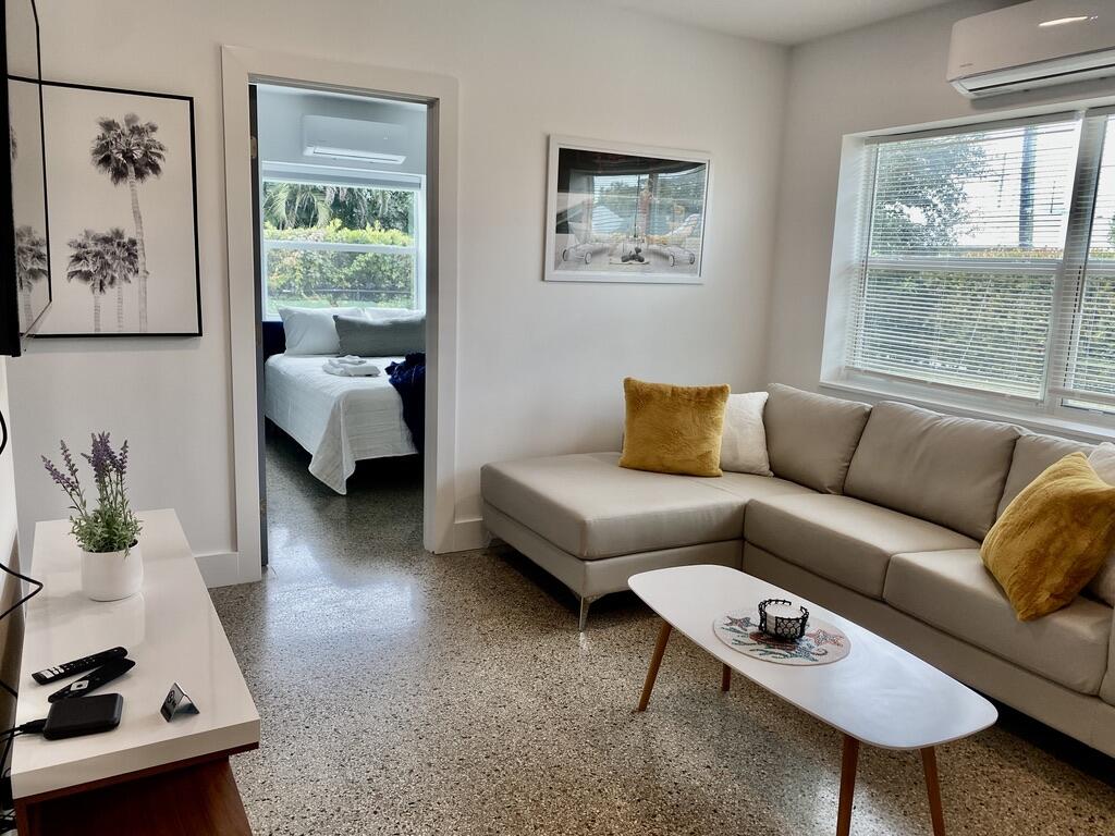 304 Southeast 3rd Street Delray Beach, FL 33483 - Photo 31 of 35 187FE183-8C7E-4118-B5AE-20AAA0CFB8B4_1_1