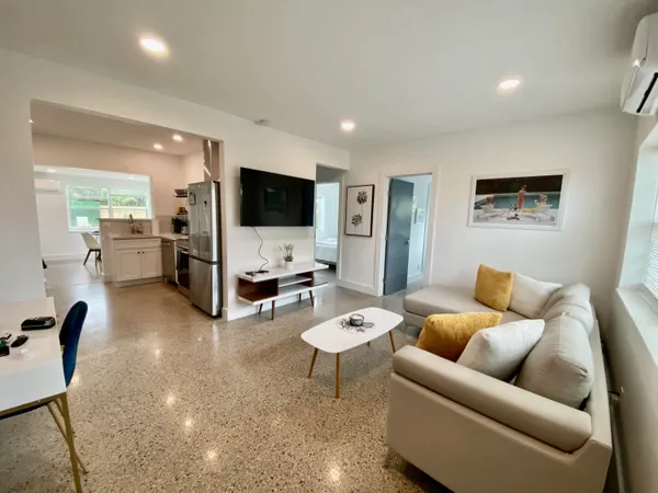$2,700,000 | 304 Southeast 3rd Street, Delray Beach, FL 33483
