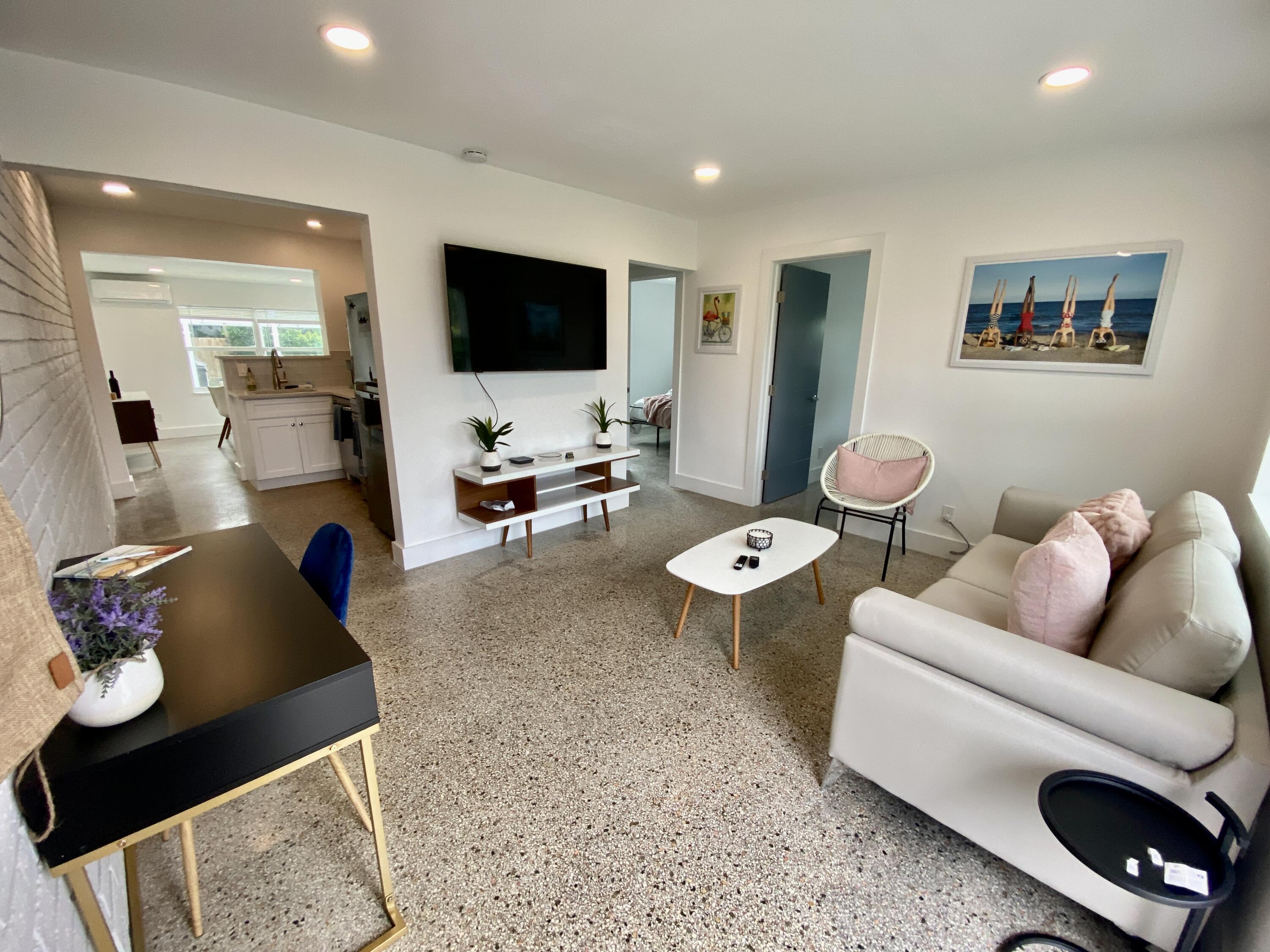 304 Southeast 3rd Street Delray Beach, FL 33483 - Photo 7 of 35 IMG_7716 2