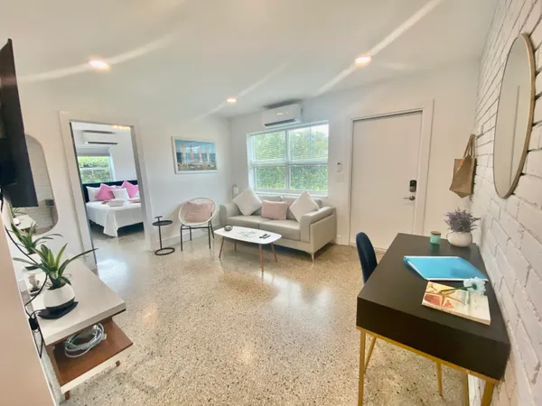 $2,700,000 | 304 Southeast 3rd Street, Delray Beach, FL 33483
