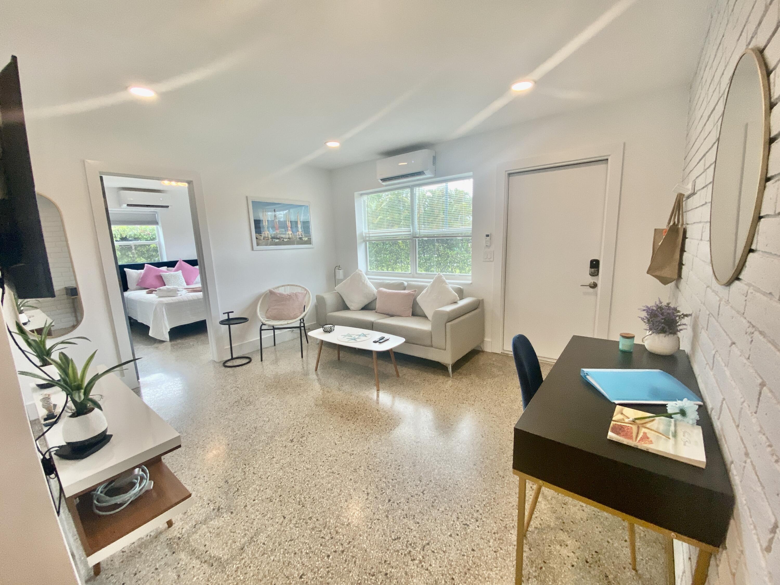 304 Southeast 3rd Street Delray Beach, FL 33483 - Photo 8 of 35 IMG_9114