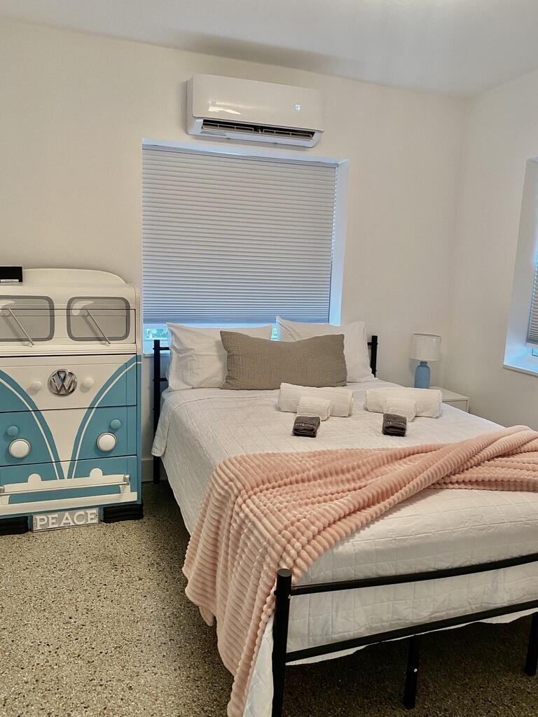 304 Southeast 3rd Street Delray Beach, FL 33483 - Photo 9 of 35 574641F3-6D2E-435C-B297-BD640880A993_1_1