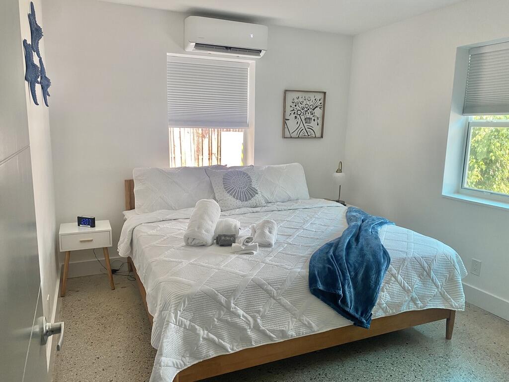 304 Southeast 3rd Street Delray Beach, FL 33483 - Photo 10 of 35 A5E4926A-7B93-4A69-A648-A550FE55175F_1_1