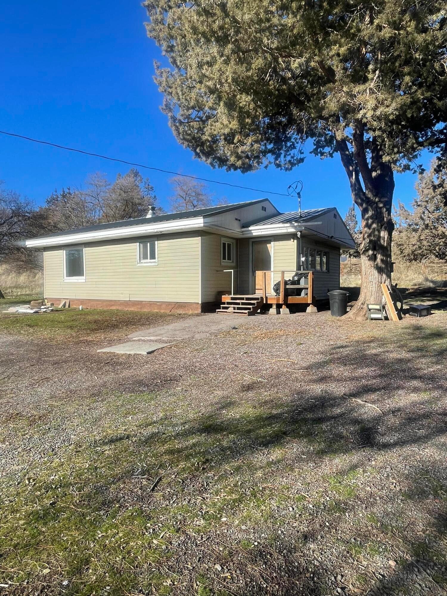 6067 Uhrmann Road Klamath Falls, OR 97601 - Photo 4 of 19 IMG_4888
