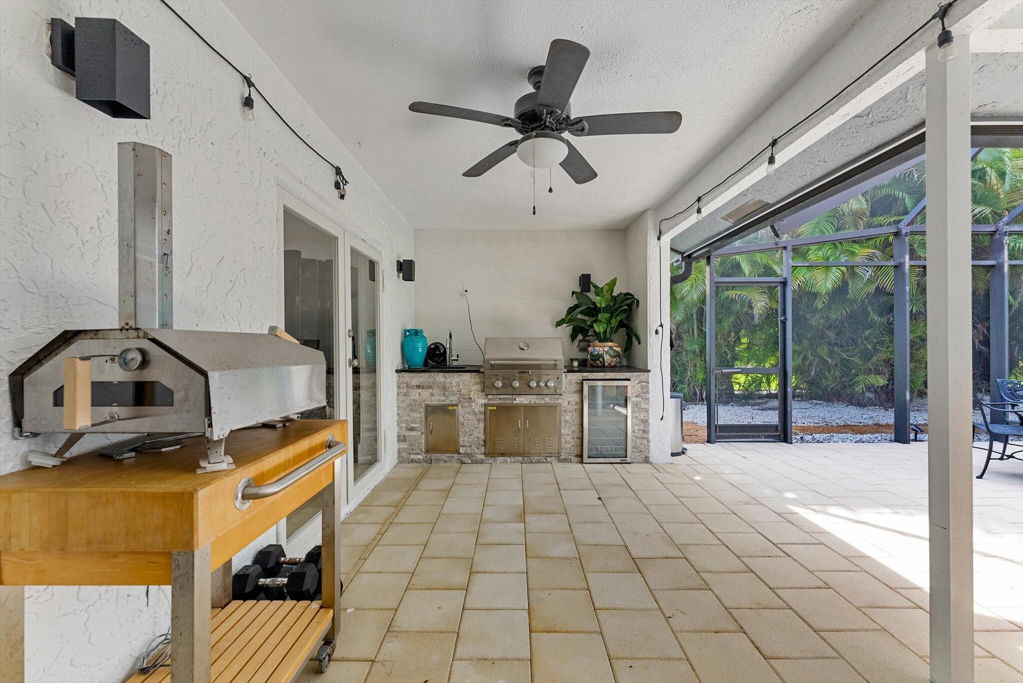 10167 Camelback Lane Boca Raton, FL 33498 - Photo 26 of 55 a living room with furniture