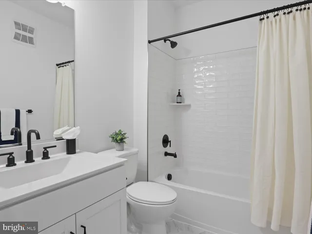 $520,000 | 21731 Dovekie Terrace, Unit 205, Ashburn, VA 20147