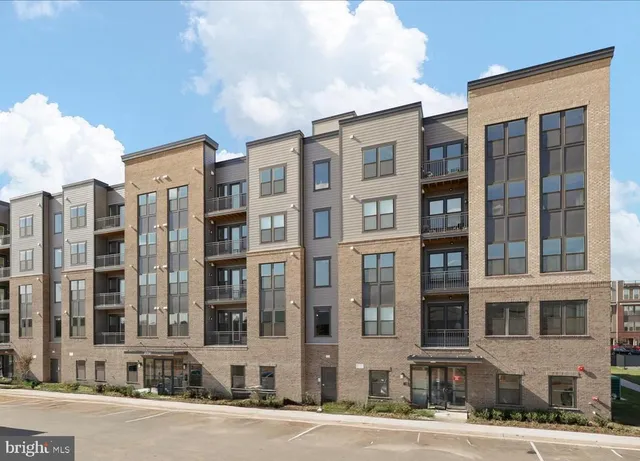 $520,000 | 21731 Dovekie Terrace, Unit 205, Ashburn, VA 20147