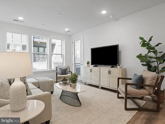 $520,000 | 21731 Dovekie Terrace, Unit 205, Ashburn, VA 20147