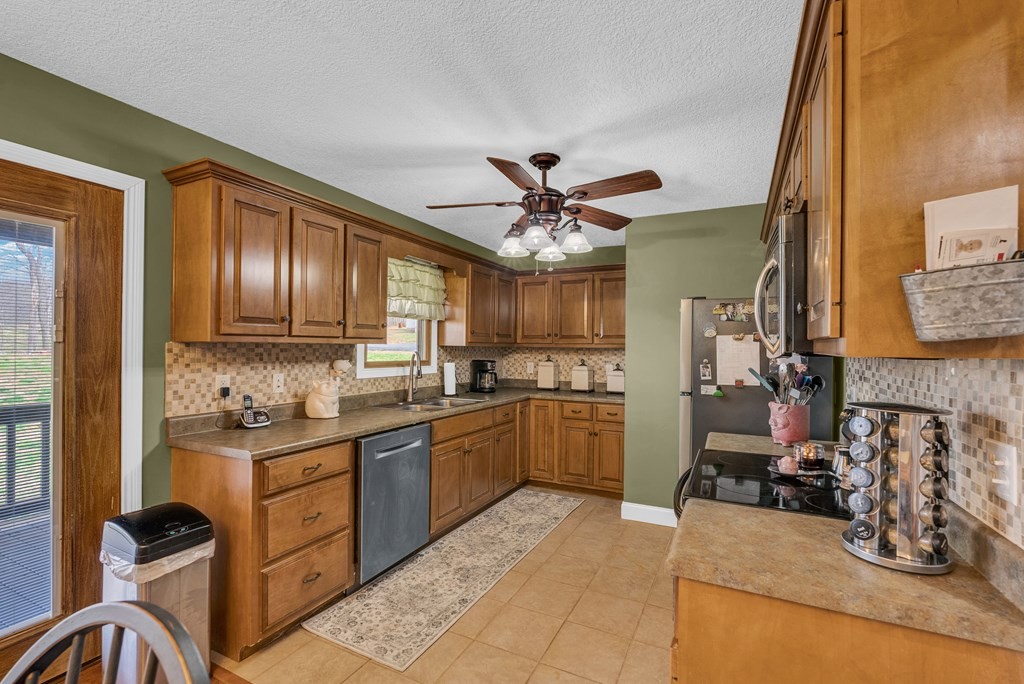 465 Hickory Lane Sparta, TN 38583 - Photo 26 of 46 a kitchen with stainless steel appliances kitchen island granite countertop a sink and cabinets