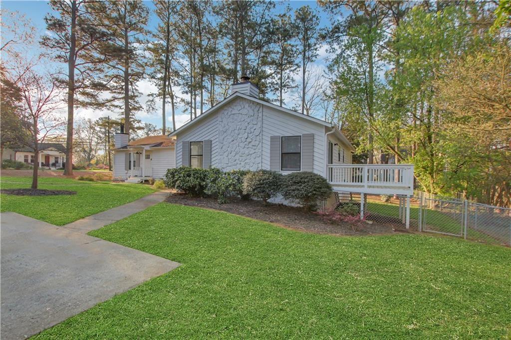 1000 Mathews Court, Unit B Smyrna, GA 30080 - Photo 13 of 42 a backyard of a house with seating space