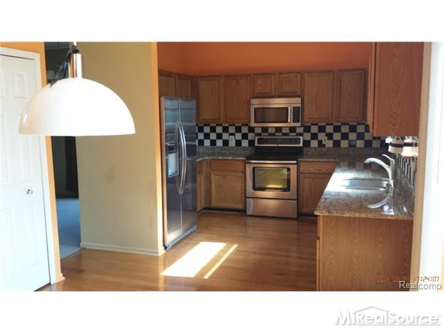 3128 Silverbrook Drive Rochester, MI 48306 - Photo 5 of 23 31204863-4.JPG