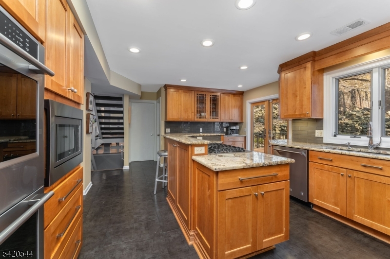 828 Star View Way Bridgewater, NJ 08807 - Photo 3 of 38