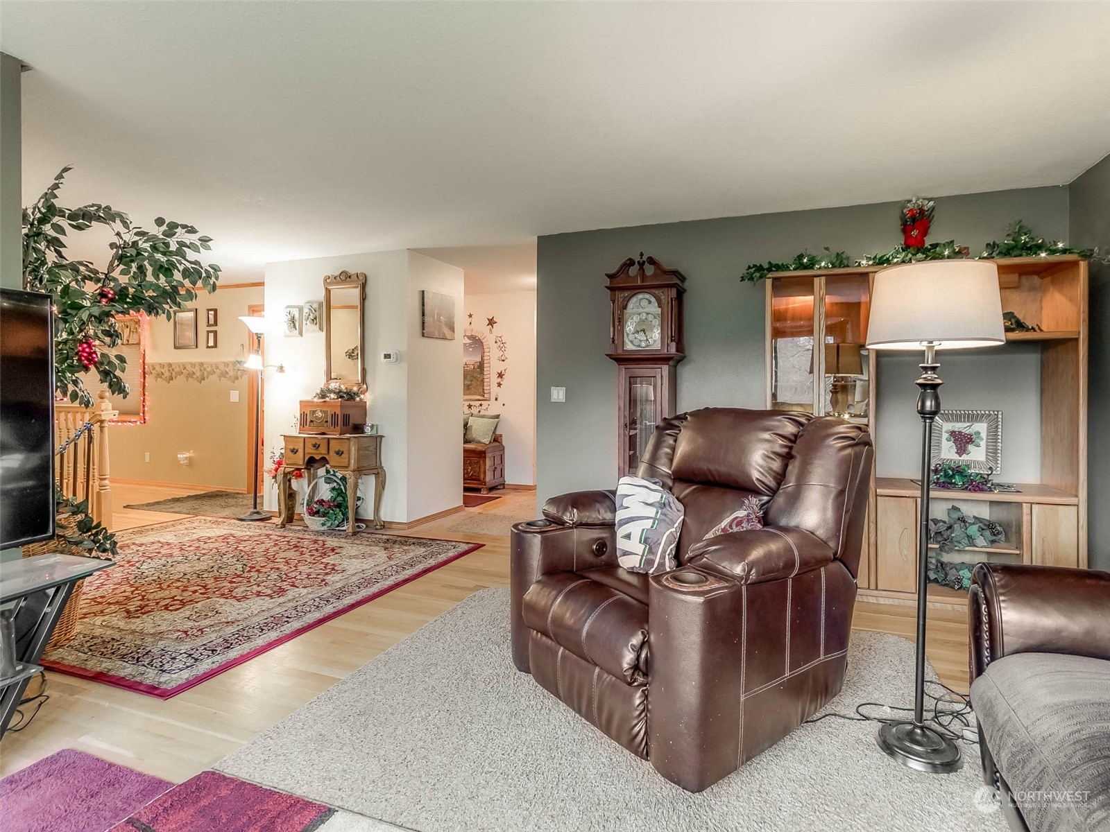 6 White Road Raymond, WA 98577 - Photo 16 of 40 a living room with furniture and a couch